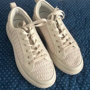 Women’s Casual Lace-Up Sneakers in Cream